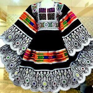 Elegant Black and White Formal Dress